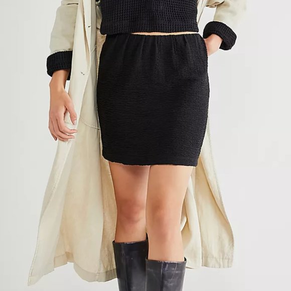 💖 2/$25 Free People Ready To Go Black Textured Mini Skirt - Picture 1 of 4